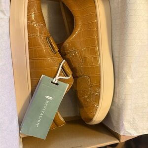 REVITALIGN Women's Brown Croc-Pattern Sneakers
